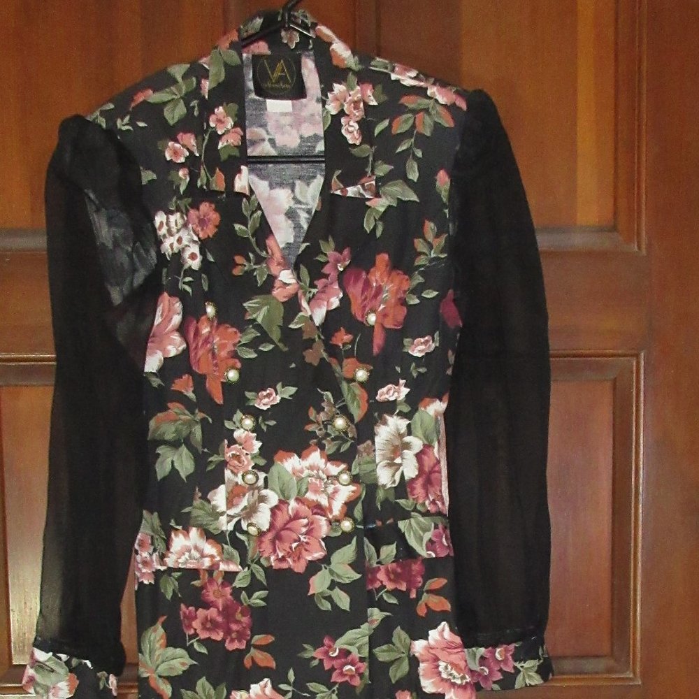 VICTORIA ASHLEY Black Floral Top Size 3